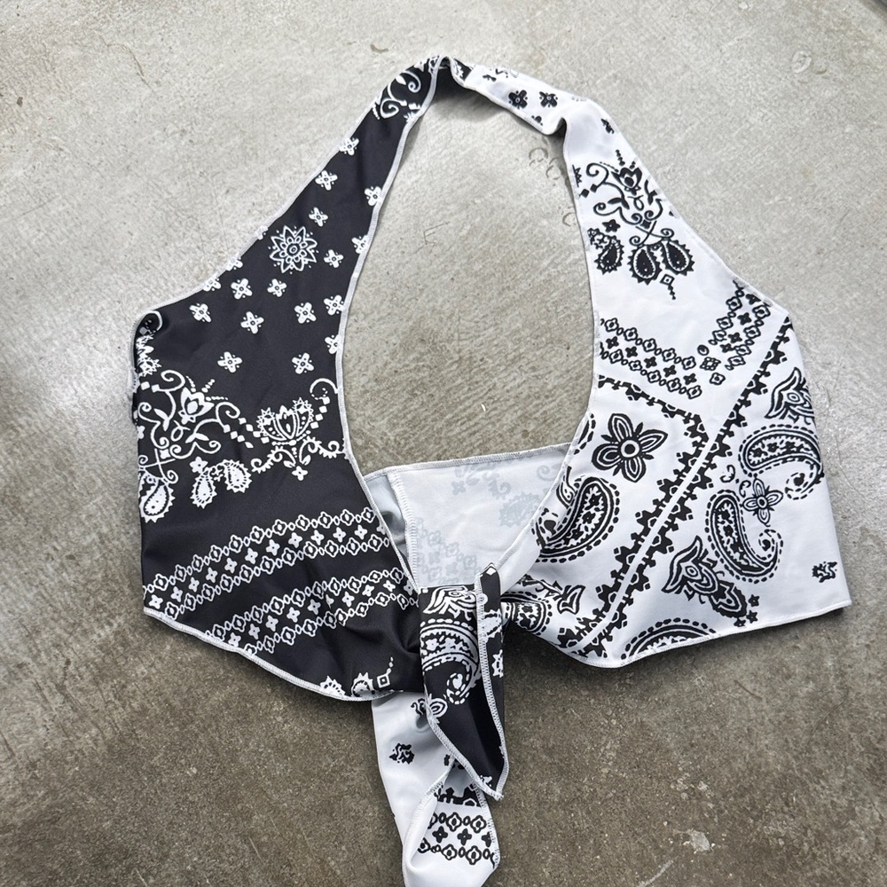 Black & White Bandana Print Neck Scarf Top